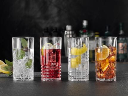 Four NACHTMANN Highland longdrink glasses filled with different alcoholic and non-alcoholic drinks.<br/>
