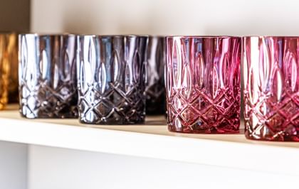 NACHTMANN Noblesse Tumblers in color – stylishly displayed on a shelf