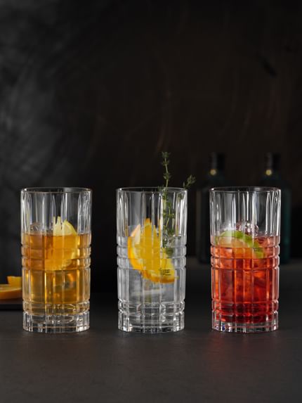 Four NACHTMANN Square longdrink glasses filled with different alcoholic and non-alcoholic drinks.<br/>